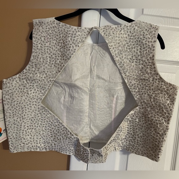 NWT Embroidered Net Pleated Lehenga in an Orange/Coral - Picture 5 of 12